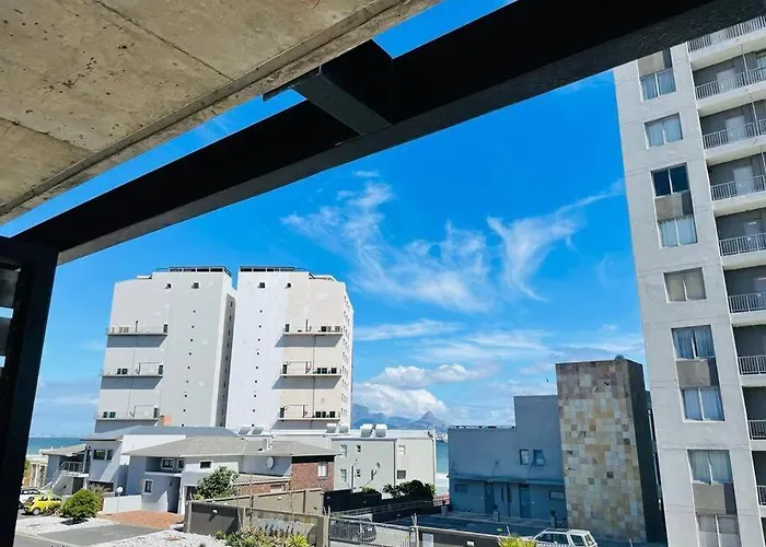 Tableview/Blouberg Beach Front Stunning Apartment.