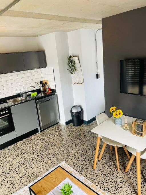 Tableview/blouberg Front Stunning Apartment. Apartment *