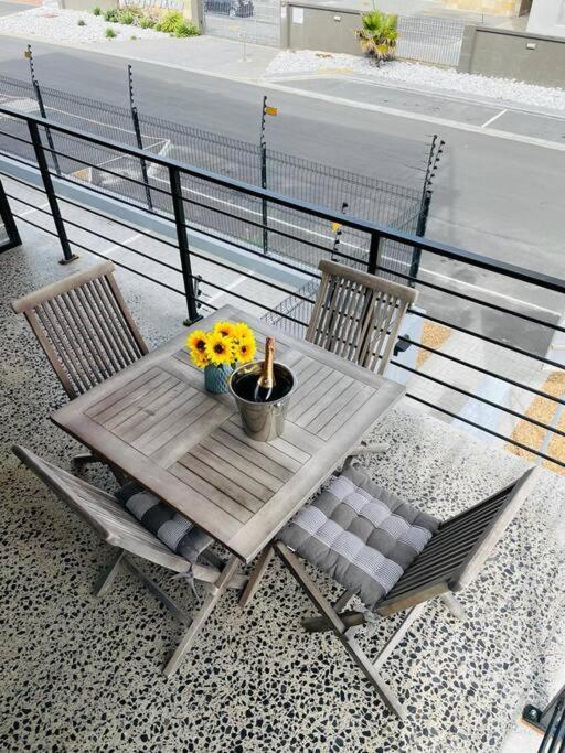 Tableview/blouberg Front Stunning Apartment. Apartment