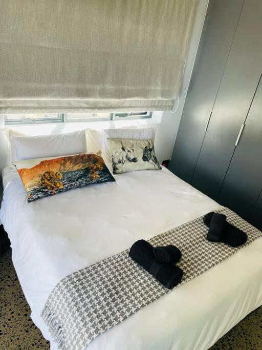 Apartment Tableview/blouberg Front Stunning Apartment. *